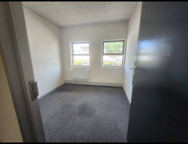 686M² OFFICE TO LET IN RANDJESPARK